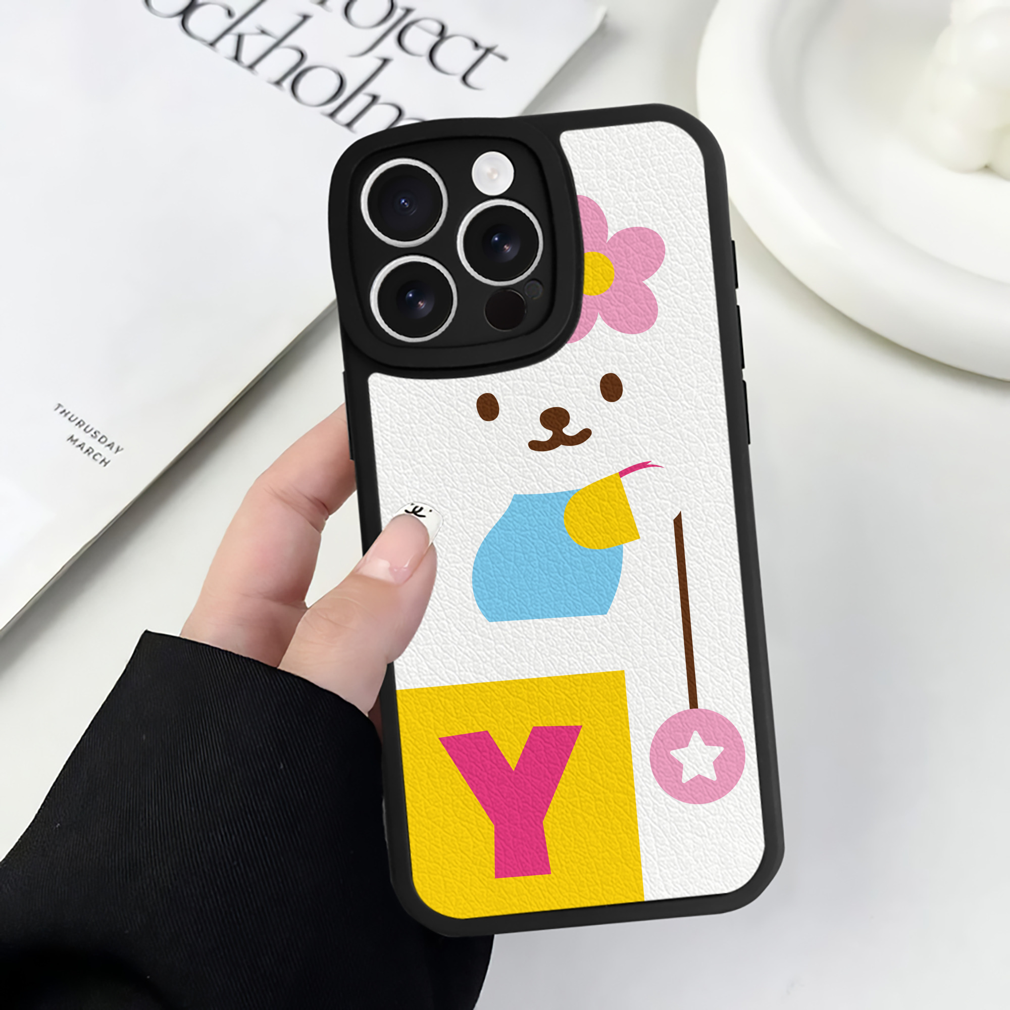 （画像用） Hello Kitty ハローキティ 【iPhone 16シリーズ対応】シリコンスマホケース（レザー調） 材質：シリコン